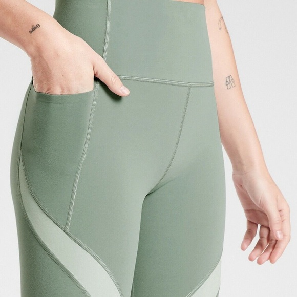 Athleta salutation stash pocket 7/8 green color block legging size MP - Picture 8 of 9